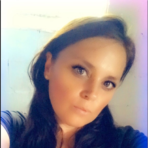 Meet your Posher, Alesha - Picture 2 of 3